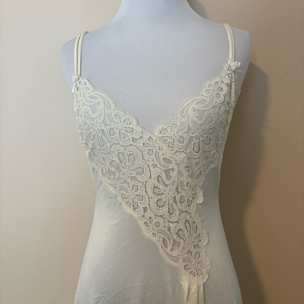 Vintage bridal lace lingerie gown - Picture 2 of 7